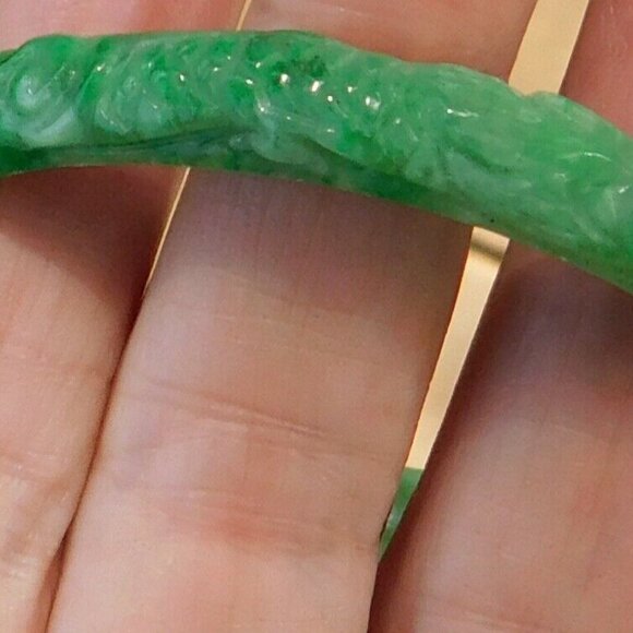 Carved Jade / Jadeite Bangle Bracelet Green Marbled 2.25" Inside Across "COLD" - Picture 5 of 12